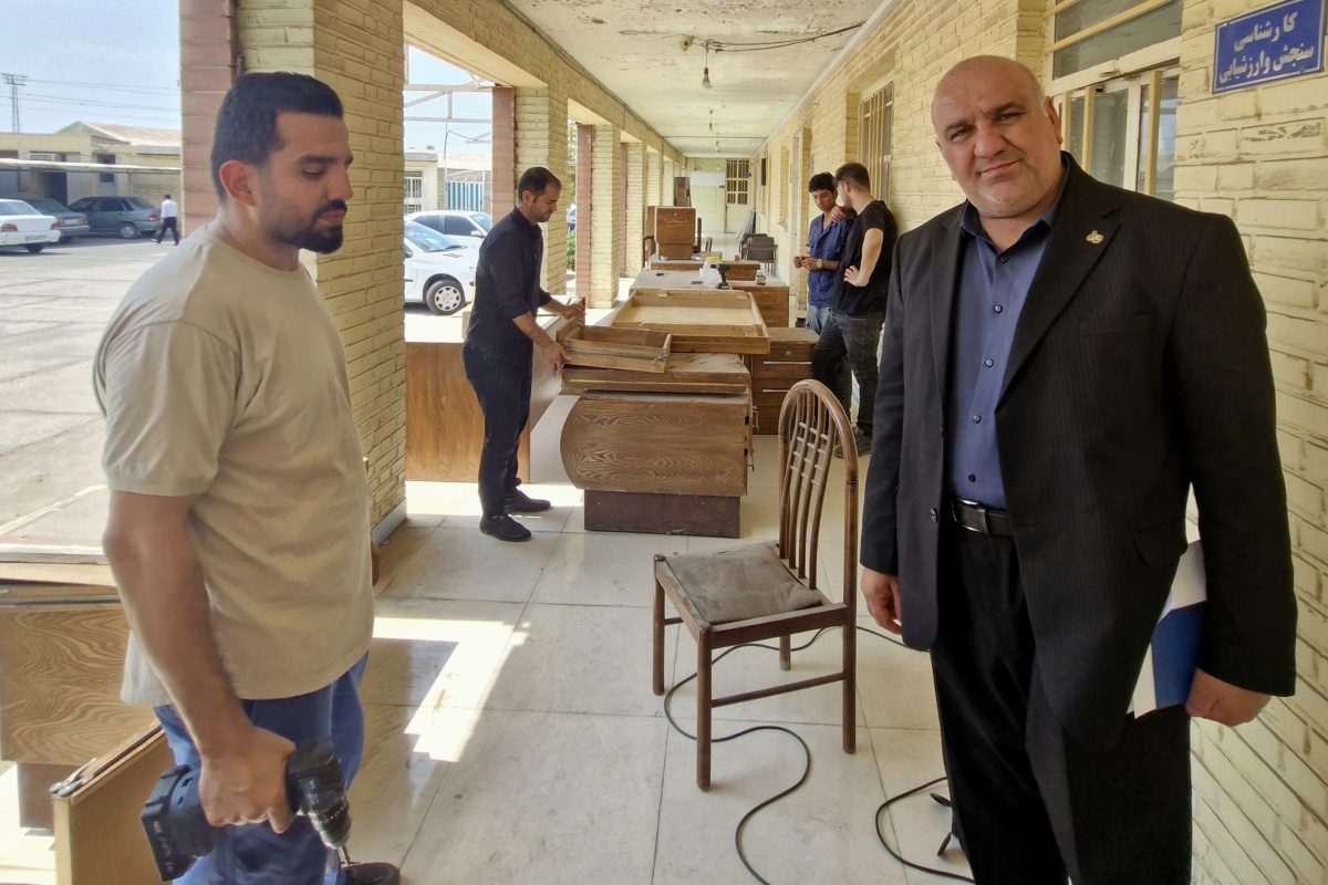 مهارت‌آموزی در خدمت محرومیت‌زدایی؛ کمک دانش‌آموزان هنرستان فجر ناحیه ۳ به مدارس عشایری