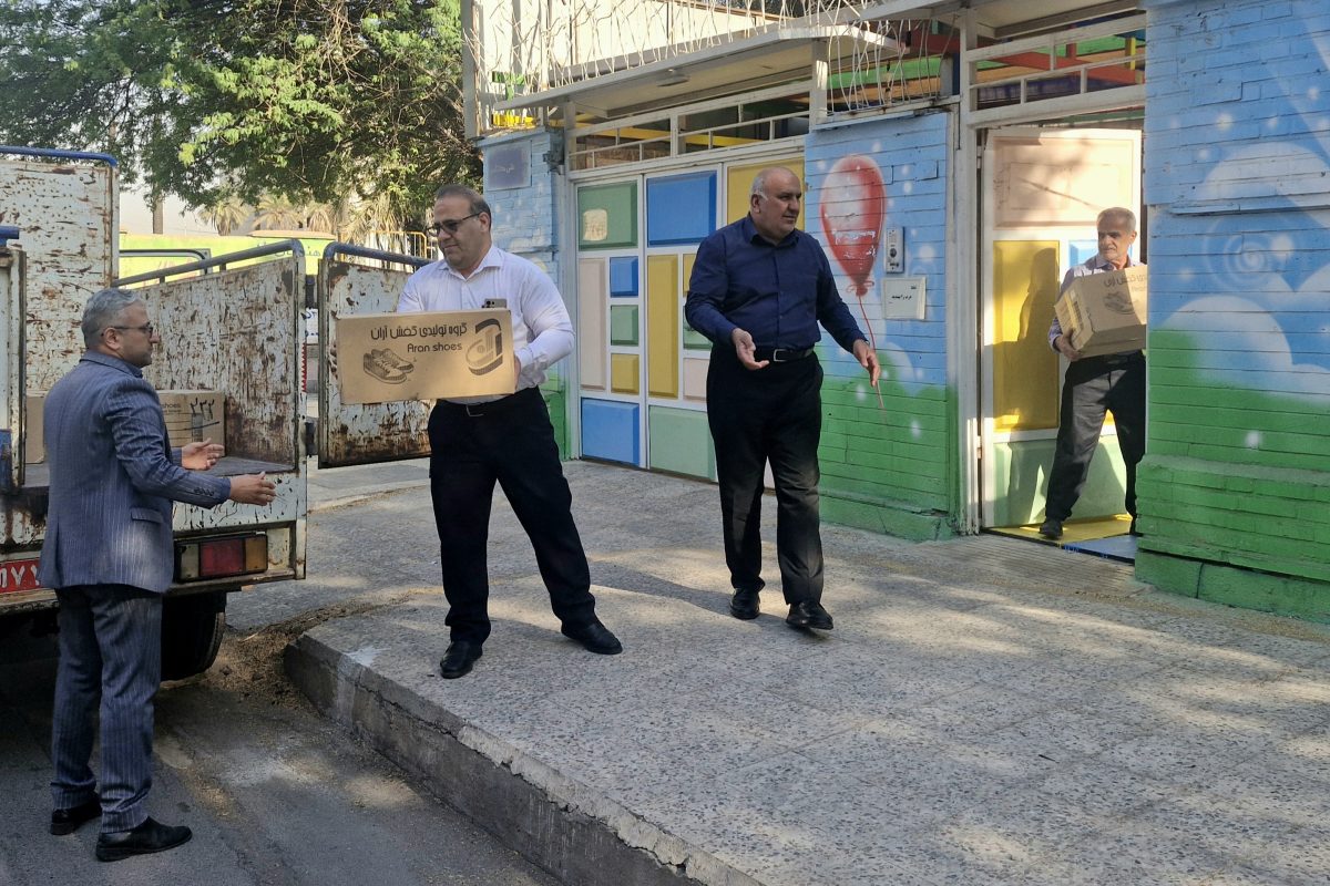 مجمع خیرین مدارس اندیشه‌های خلاق ناحیه ۳ اهواز در کنار دانش‌آموزان عشایر خوزستان